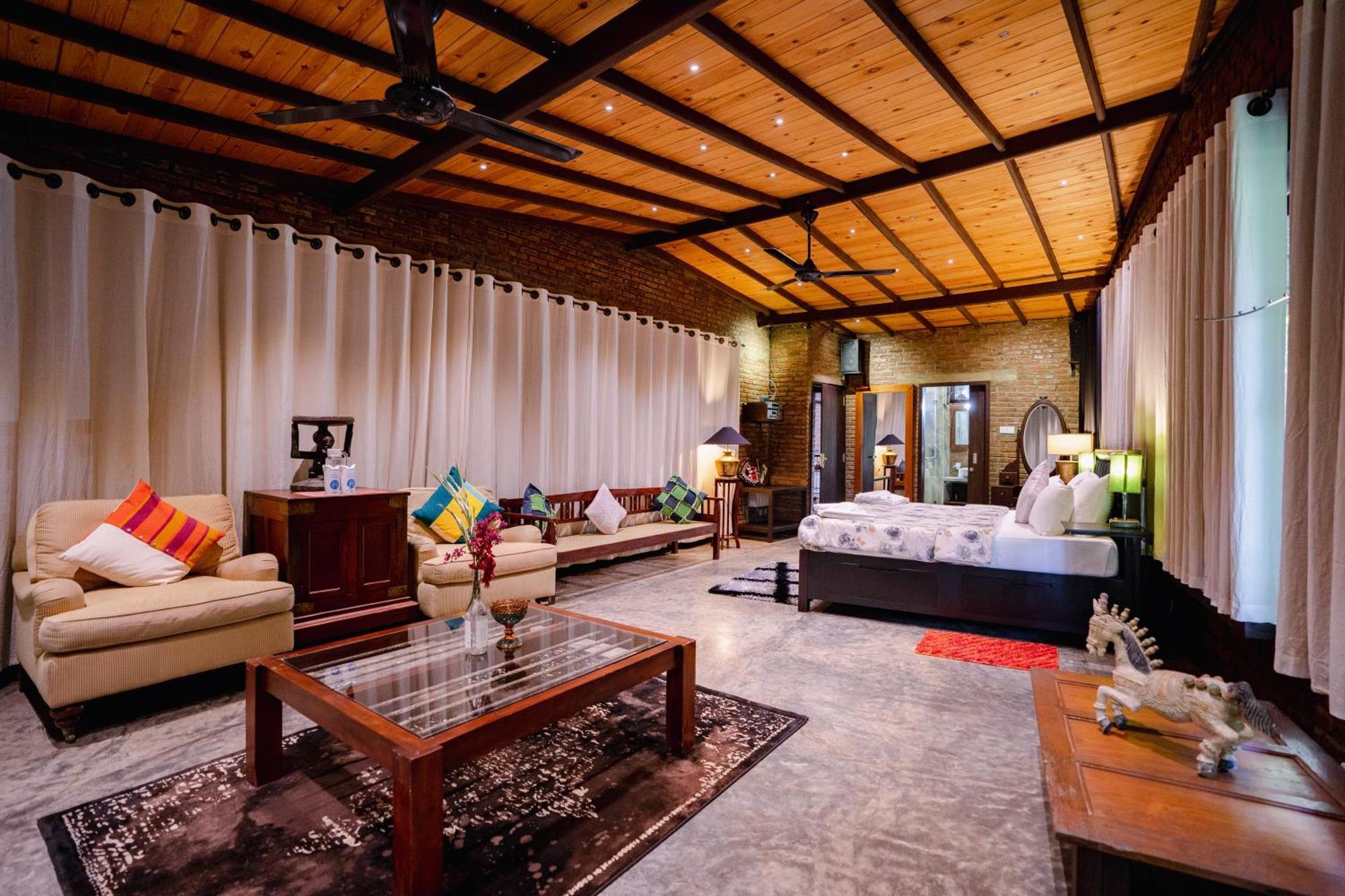 Aayu Hanthana Boutique Hotel Канди Экстерьер фото