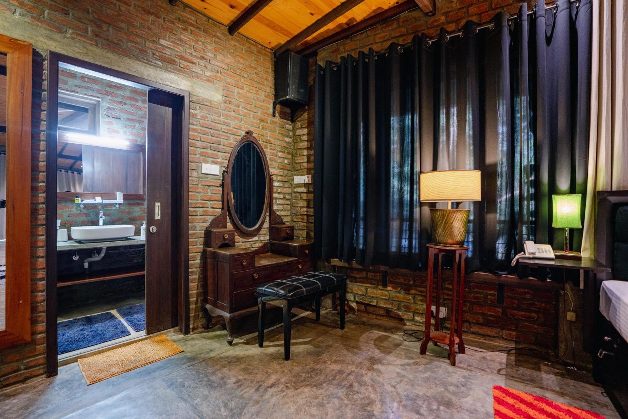Aayu Hanthana Boutique Hotel Канди Экстерьер фото